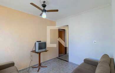 Imagem: A casa possui 1 Dormitório, 1 Banheiro, 3 Vagas na garagem