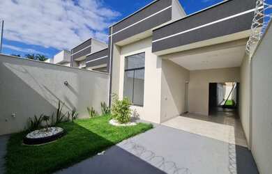 Imagem: A casa possui 3 Dormitórios, 3 Banheiros, 3 Vagas na garagem