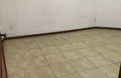 Imagem: A casa possui 2 Dormitórios, 1 Banheiro e 1 Vaga na garagem