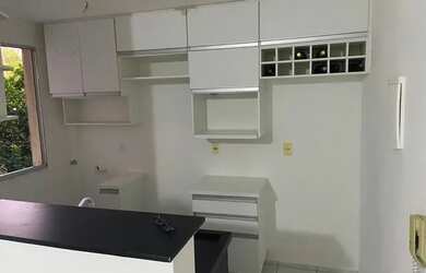 Imagem: O apartamento possui 2 Dormitórios, 1 Banheiro, 1 Vaga na garagem