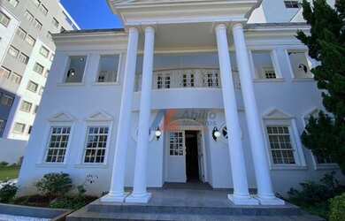 Imagem: O depósito possui 5 Vagas na garagem, 376m² de Área e está