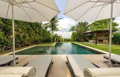 Imagem: A casa possui 5 Dormitórios, 5 Banheiros, 3 Vagas na garagem