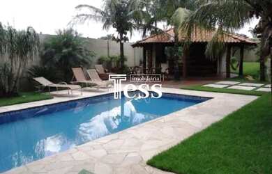 Imagem: A casa em condomínio possui 4 Dormitórios, 5 Banheiros, 5