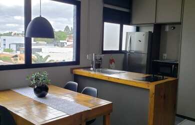 Imagem: O apartamento possui 1 Dormitório, 1 Banheiro, 1 Vaga na garagem