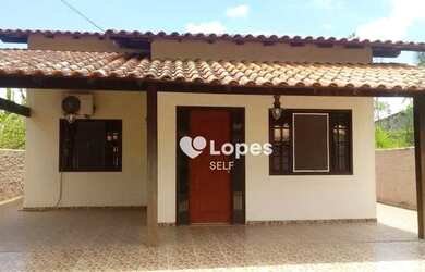 Imagem: A casa possui 3 Dormitórios, 3 Banheiros, 2 Vagas na garagem