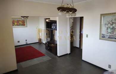 Imagem: A casa possui 3 Dormitórios, 3 Banheiros, 2 Vagas na garagem