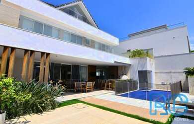 Imagem: A casa em condomínio possui 5 Dormitórios, 5 Banheiros, 3