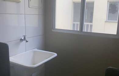 Imagem: O apartamento possui 2 Dormitórios, 1 Banheiro, 1 Vaga na garagem