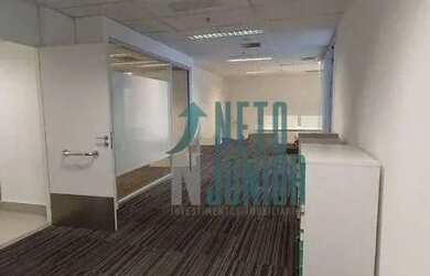 Imagem: O depósito possui 3 Vagas na garagem, 137m² de Área e está