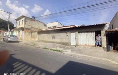 Imagem: A casa possui 2 Dormitórios, 1 Banheiro, 4 Vagas na garagem