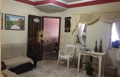 Imagem: A casa possui 2 Dormitórios, 1 Banheiro, 2 Vagas na garagem