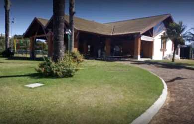 Imagem: A casa em condomínio possui 4 Dormitórios, 4 Banheiros, 4