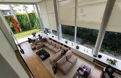 Imagem: A casa em condomínio possui 2 Dormitórios, 5 Banheiros, 4