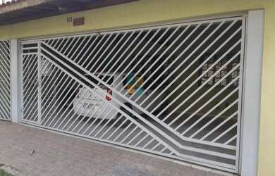 Imagem: A casa possui 2 Dormitórios, 2 Banheiros, 2 Vagas na garagem