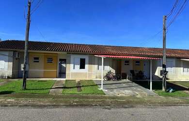 Imagem: A casa possui 2 Dormitórios, 1 Banheiro, 1 Vaga na garagem