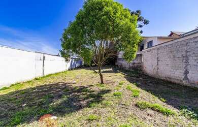 Imagem: O terreno possui 530m² de Área e está localizado em Bacacheri