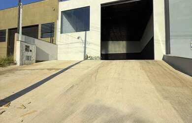 Imagem: O depósito possui 5 Vagas na garagem, 200m² de Área, Imóvel