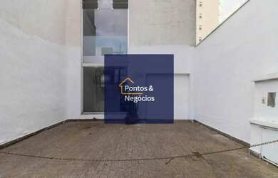 Imagem: O depósito possui 2 Vagas na garagem e 250m² de Área e está