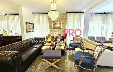 Imagem: A casa possui 3 Dormitórios, 4 Banheiros, 2 Vagas na garagem