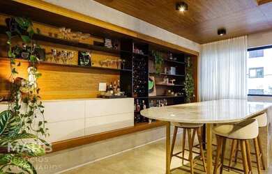 Imagem: O apartamento possui 4 Dormitórios, 3 Banheiros, 2 Vagas na