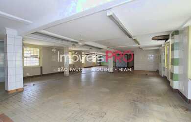 Imagem 6: Predio de tombado , de esquina com grande movimento de pedestre