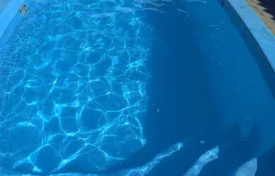 Imagem: A casa possui 2 Dormitórios, Acomodam 10 pessoas, 3 Vagas na