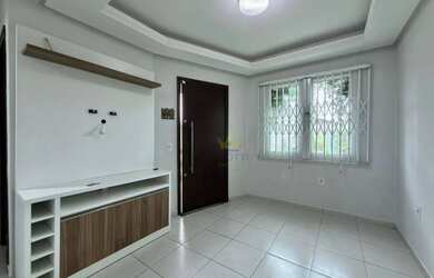 Imagem: A casa possui 2 Dormitórios, 1 Banheiro, 1 Vaga na garagem