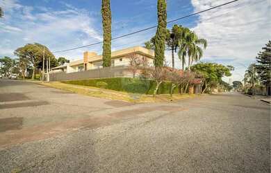 Imagem: A casa possui 5 Dormitórios, 5 Banheiros, 3 Vagas na garagem