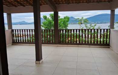 Imagem: A casa possui 2 Dormitórios, 3 Banheiros e está localizado