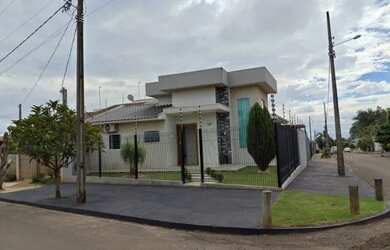 Imagem: A casa possui 2 Dormitórios, 3 Banheiros, 2 Vagas na garagem