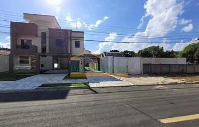 Imagem: A casa possui 3 Dormitórios, 3 Banheiros, 2 Vagas na garagem