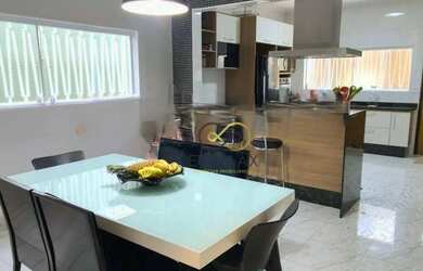 Imagem: O depósito possui 2 Vagas na garagem, 219m² de Área e está