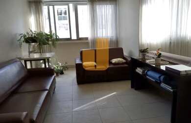 Imagem: O apartamento possui 5 Dormitórios, 1 Banheiro, 2 Vagas na