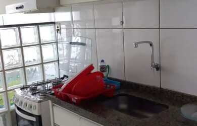 Imagem: O apartamento possui 2 Dormitórios, 1 Banheiro, 2 Vagas na