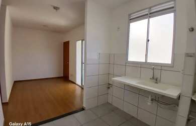 Imagem: O apartamento possui 2 Dormitórios, 1 Banheiro, 1 Vaga na garagem