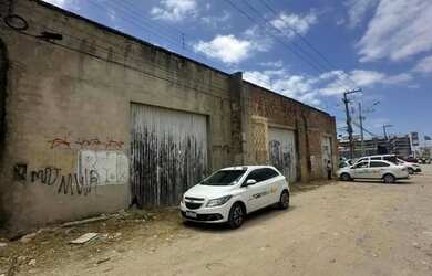 Imagem: O depósito possui 5 Vagas na garagem, 600m² de Área e está