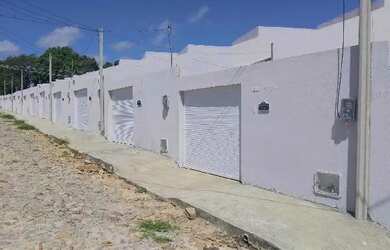 Imagem: A casa possui 2 Dormitórios, 1 Banheiro, 1 Vaga na garagem