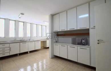 Imagem: O apartamento possui 3 Dormitórios, 2 Banheiros, 3 Vagas na