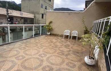 Imagem: A casa possui 3 Dormitórios, 2 Banheiros, 1 Vaga na garagem