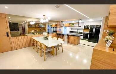 Imagem: O apartamento possui 4 Dormitórios, 3 Banheiros, 2 Vagas na