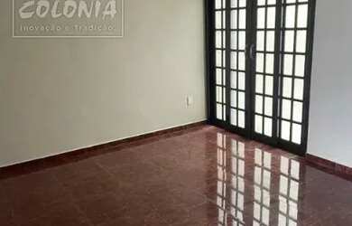 Imagem: A casa possui 4 Dormitórios, 3 Banheiros, 3 Vagas na garagem