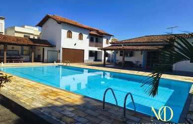 Imagem: A casa possui 5 Dormitórios, 5 Banheiros, 4 Vagas na garagem