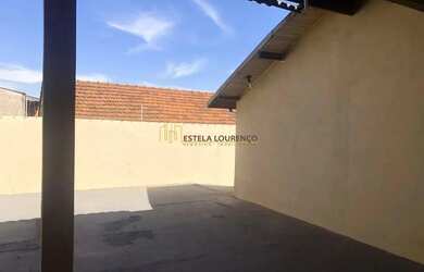 Imagem: A casa possui 3 Dormitórios, 1 Banheiro, 1 Vaga na garagem