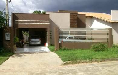 Imagem: A casa possui 2 Dormitórios, 2 Vagas na garagem, 135m² de