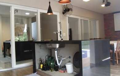 Imagem: A casa em condomínio possui 3 Dormitórios, 3 Banheiros, 2