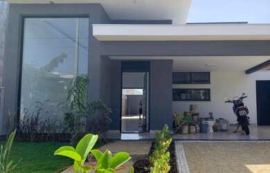 Imagem: A casa em condomínio possui 3 Dormitórios, 4 Banheiros, 2