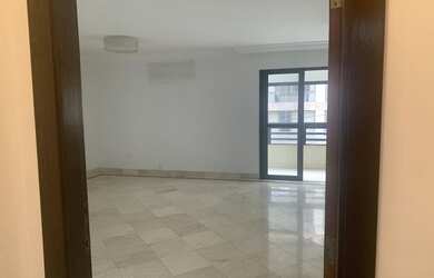 Imagem: O apartamento possui 4 Dormitórios, 5 Banheiros, 4 Vagas na