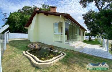 Imagem: A casa em condomínio possui 5 Dormitórios, 4 Banheiros e 456m²