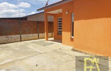 Imagem: A casa possui 2 Dormitórios, 1 Banheiro e está localizado