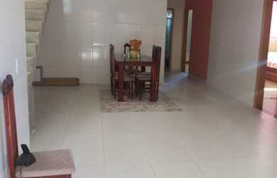 Imagem: A casa possui 3 Dormitórios, 3 Banheiros, 2 Vagas na garagem